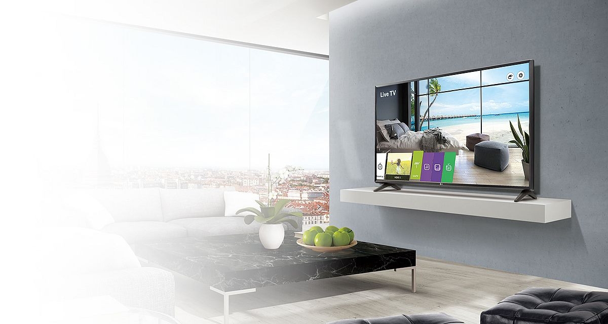 Фотоколаж Комерційного телевізора LT340C в кімнаті