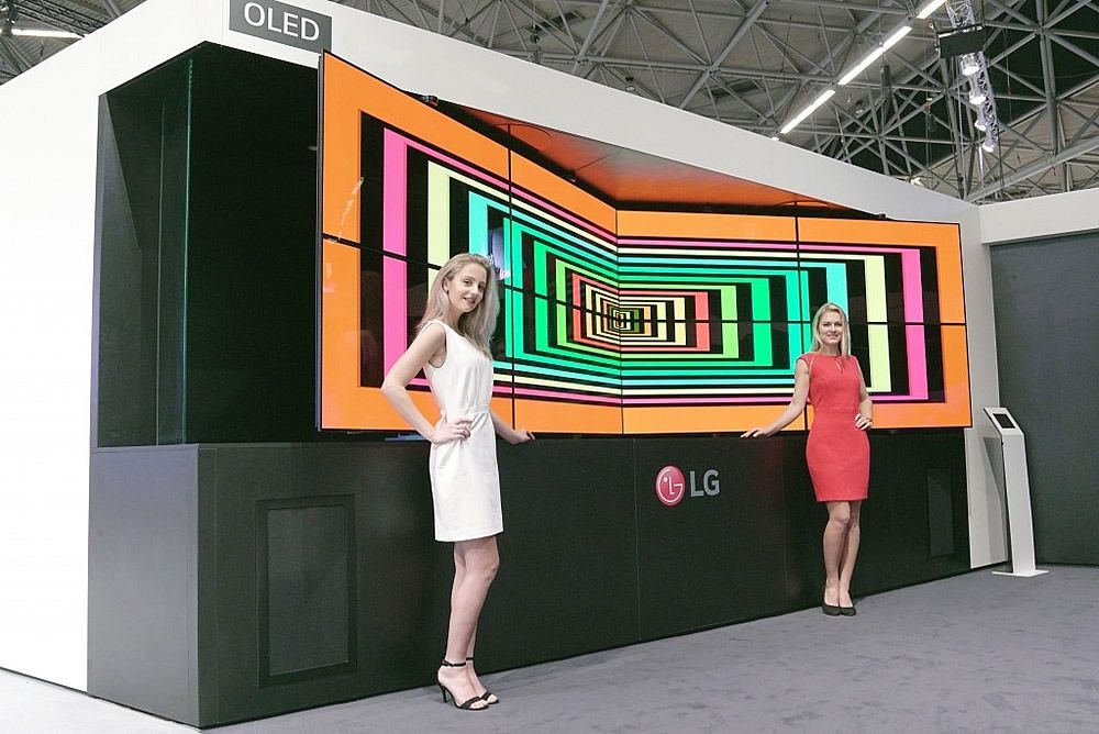 Відеостіна з OLED-дисплеями, 2017 рік