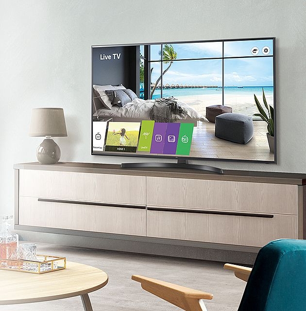 Телевізор типу LCD/LED в кімнаті